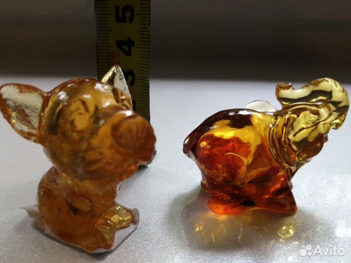 Фигурки из янтаря