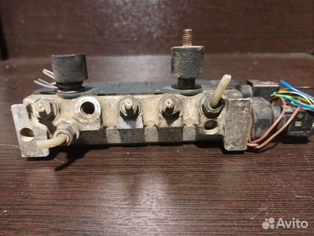 Блок клапанов пневмоподвески для Мерседес W220