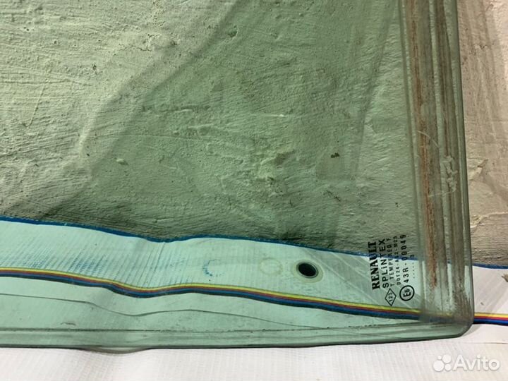 Стекло двери задней левой (форточка) Renault