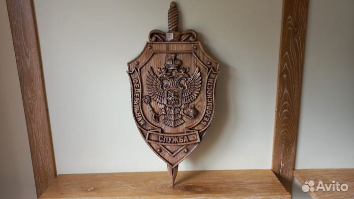 Деревянное резное панно 