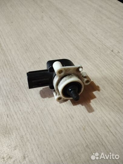 Датчик положения кузова б/у оригинал Япония