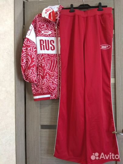 Костюм спортивный