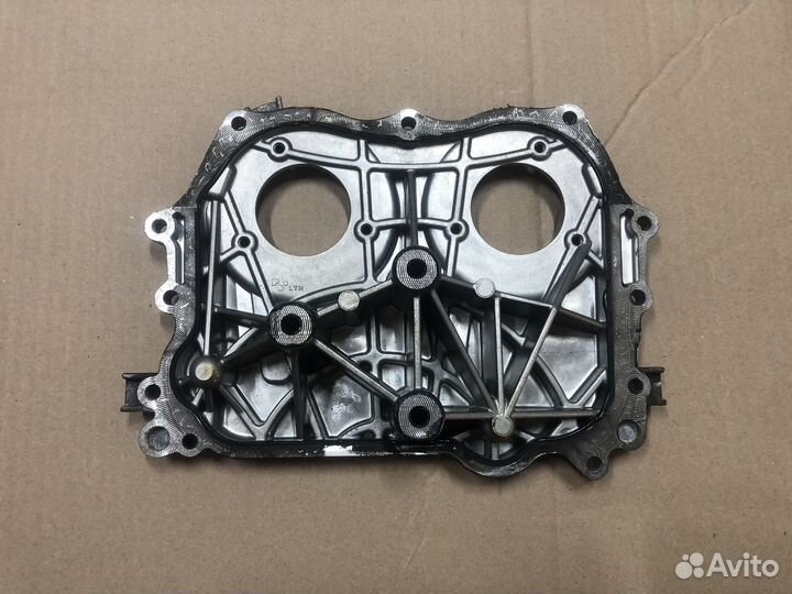 Крышка двигателя Mercedes 1.6 M270