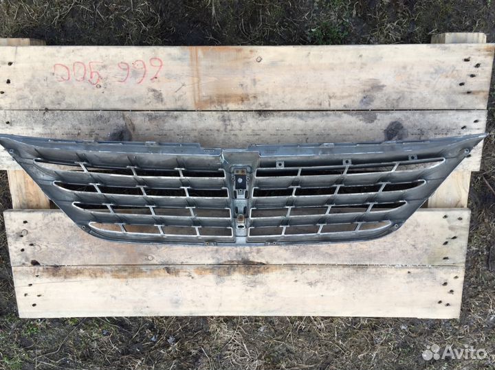 Решетка радиатора не целая Hyundai Equus 2015