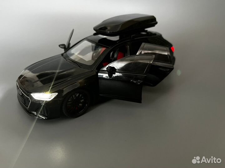 Металлическая машинка модель Audi rs6