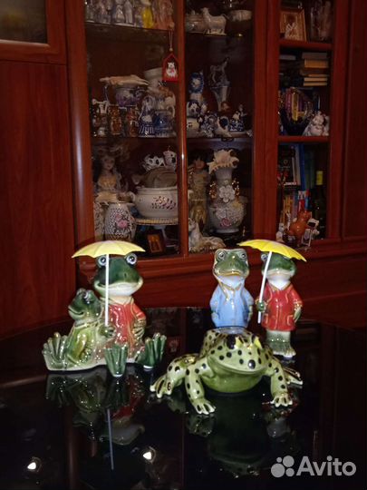 Лягушки фарфоровые