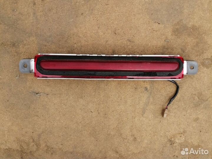 Фонарь (стоп) крышки багажника Nissan Pulsar N15