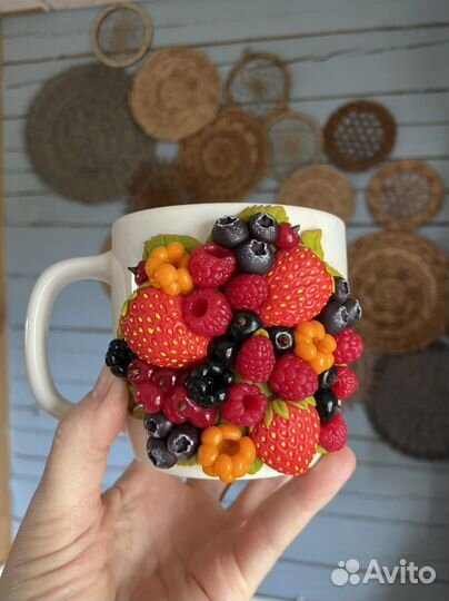 Кружка с декором из полимерной глины