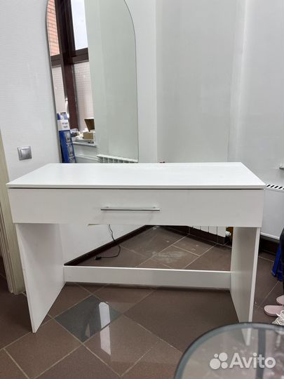 Письменный стол