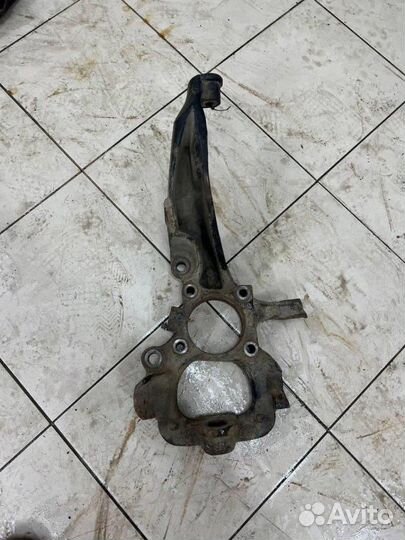 Кулак передний левый Range Rover Sport 05-09 L320