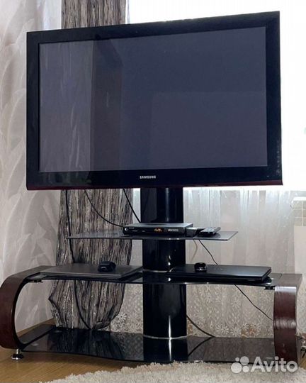 Столик под телевизор