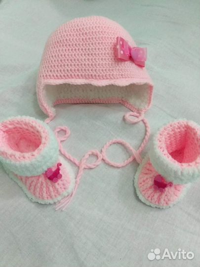 Шапочка и пинетки на выписку