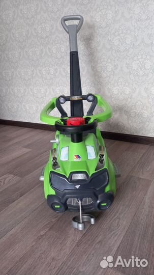 Машина каталка с ручкой