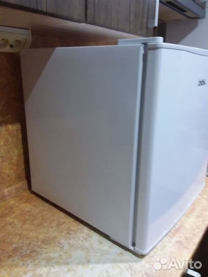 Минихолодильник с морозильной бу