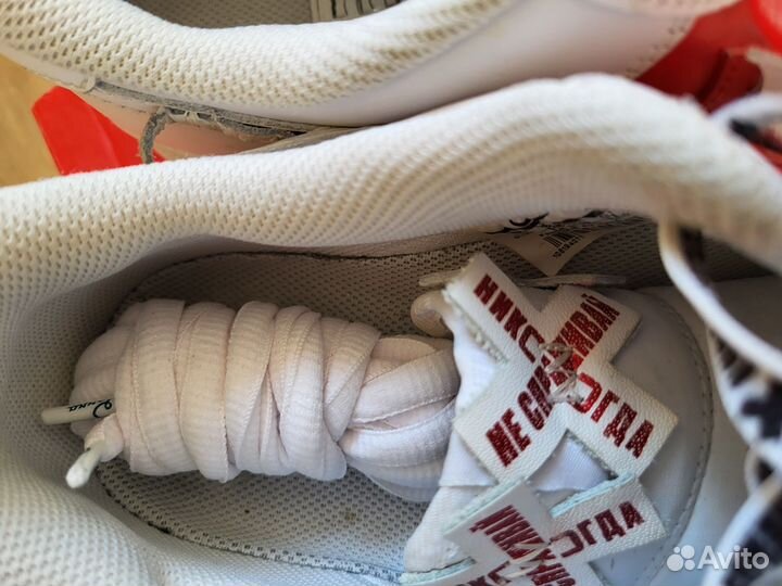 Кастомные кроссовки