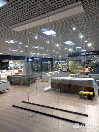 Стеклянная перегородка для зонирования