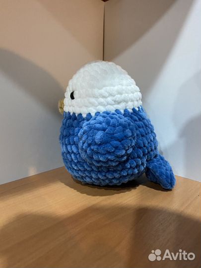 Вязаныая игрушка попугайчик