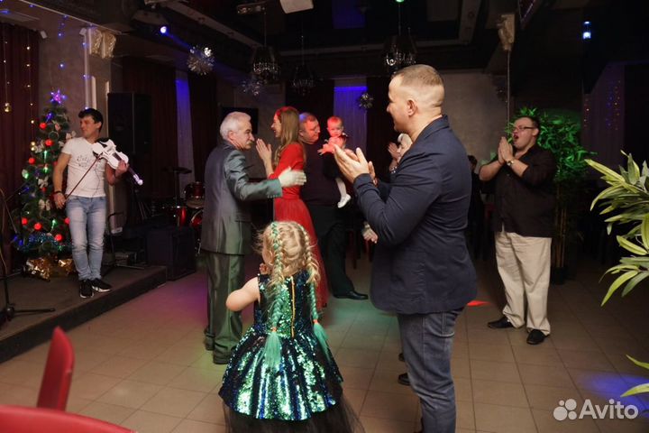 Банкетный зал, ведущие на мероприятие