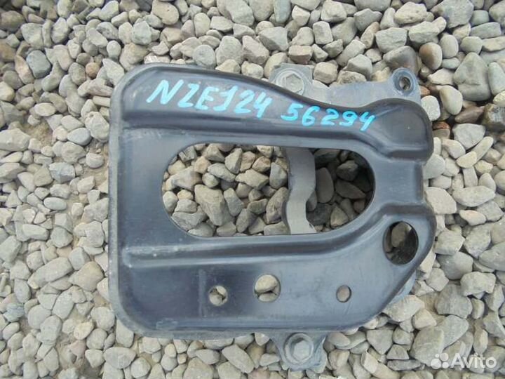 Подставка под аккумулятор Toyota Corolla Fielder