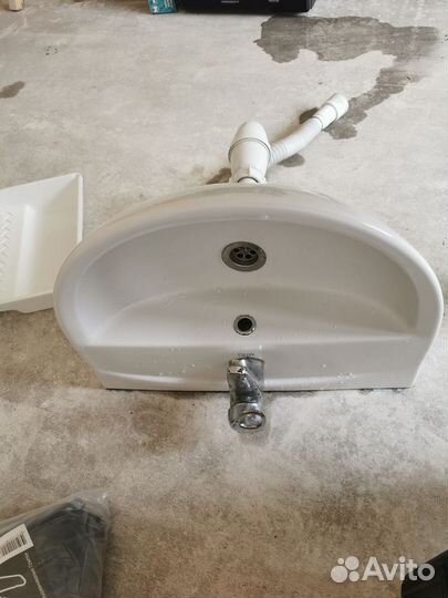 Раковина со сместителем