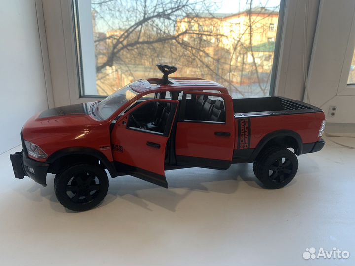 Машинка Bruder Dodge Ram