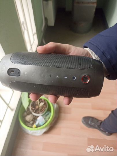 Портативная колонка jbl