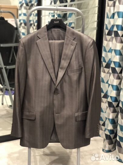 Классический костюм (пиджак+брюки) б/у в толичном