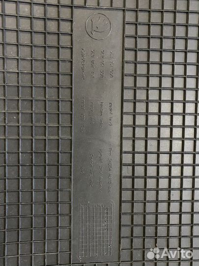 Автомобильные коврики резиновые