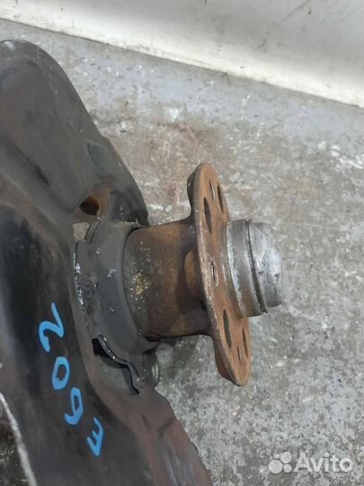 Правый поворотный кулак Mercedes W212