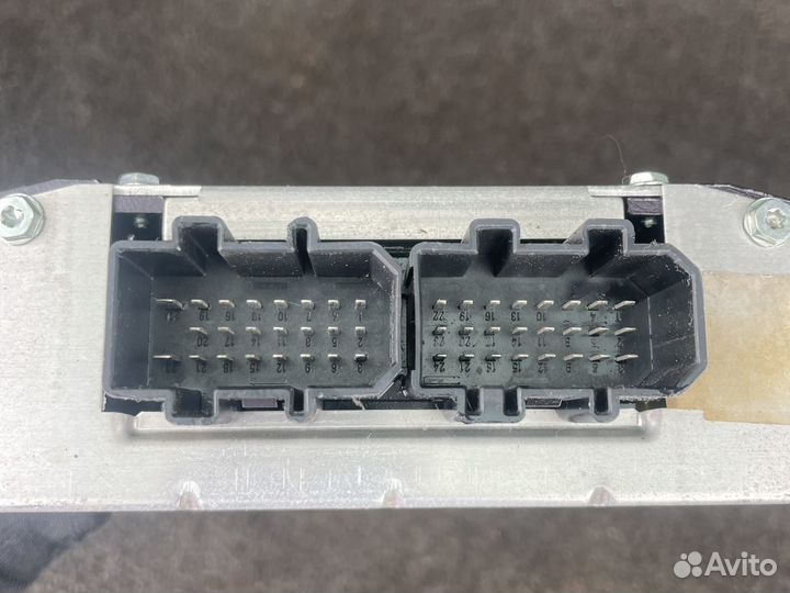 VW Touareg Усилитель Отправка