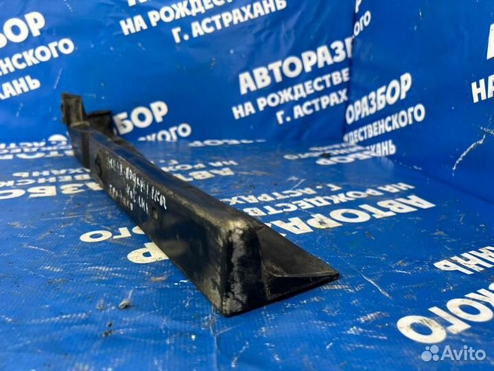 Левая боковая накладка кабины. Iveco Eurotrakker