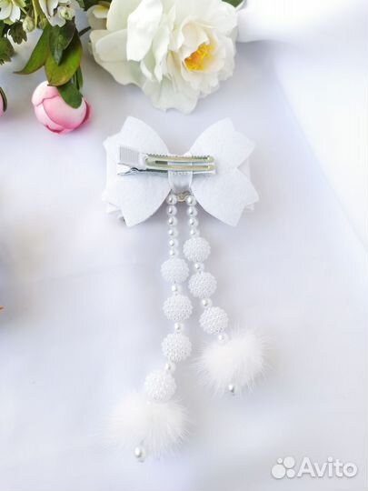 Бантик с подвесками, ручная работа