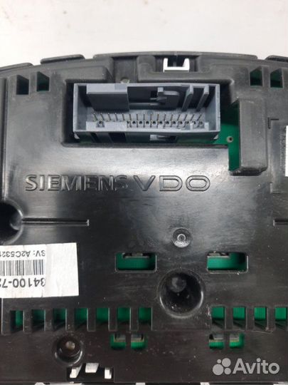 Щиток приборов (приборная панель) Suzuki Swift