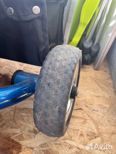 Детский велосипед с ручкой