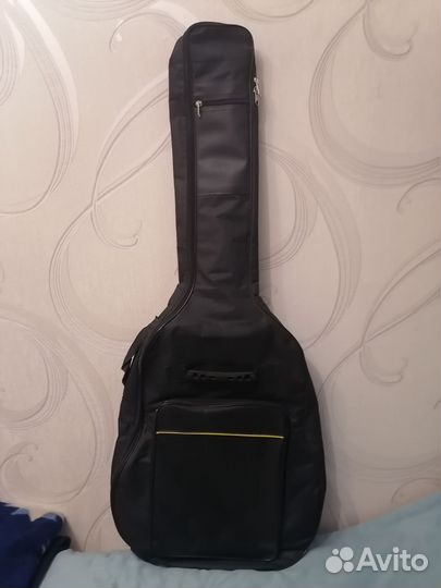 Акустическая гитара с чехлом + медиатор