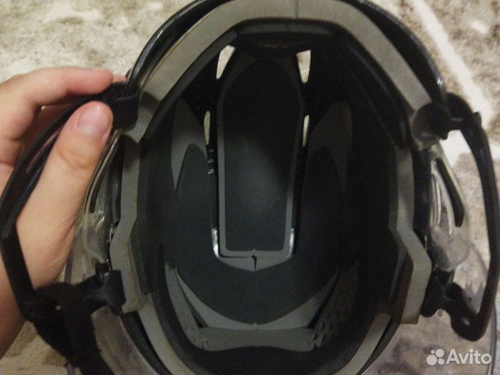 Хоккейный шлем