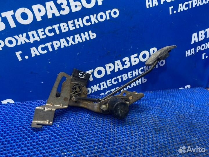Педаль газа Mitsubishi Lancer Cedia седан 4G15