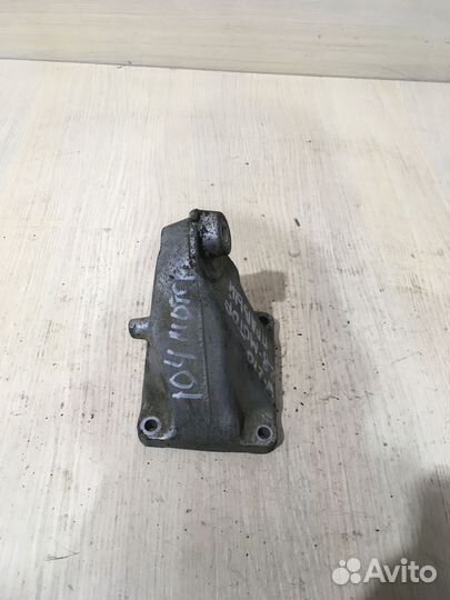 Кронштейн двигателя правый Мерседес W210 М104