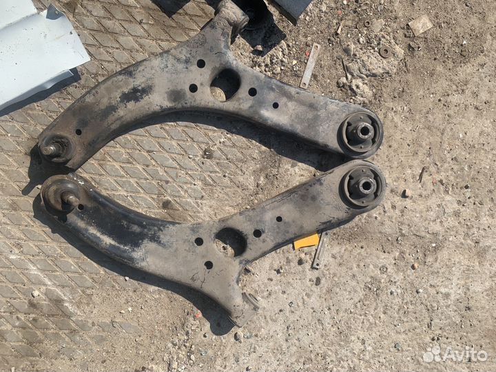 Передние рычаги на kia rio hyundai solaris