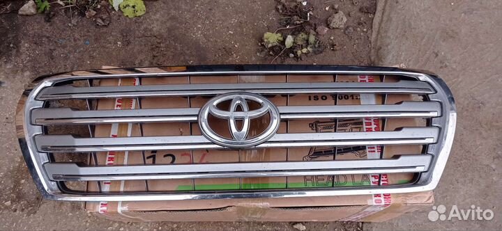 Решетка радиатора Toyota Land Cruiser 200