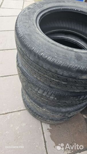 Nexen Roadian 571 235/65 R17 104T