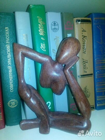 Статуэтки из красного дерева