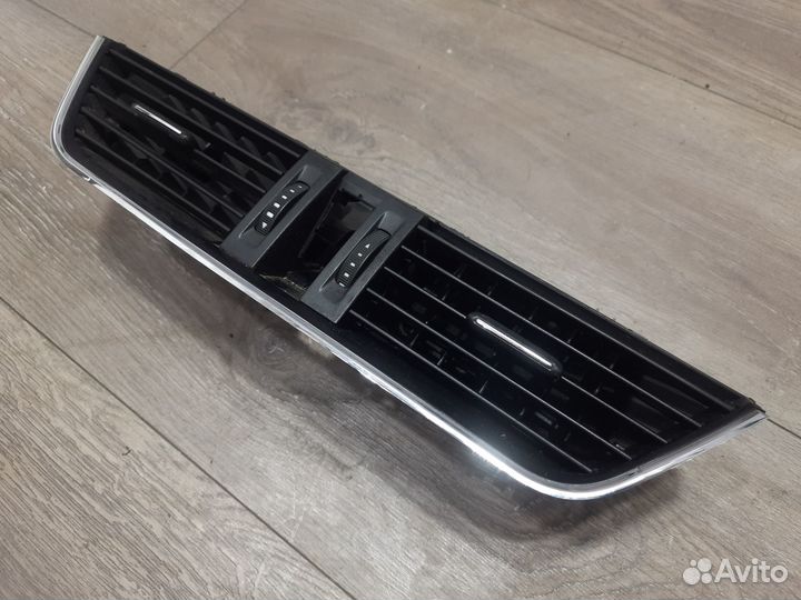 Центральный дефлектор хром для Skoda Octavia A7