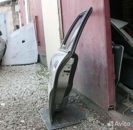 Дверь задняя левая Mazda 323F Хэтчбек