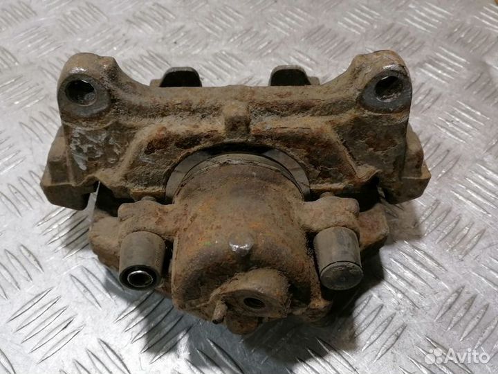 Суппорт передний левый Volkswagen Passat b6 b6