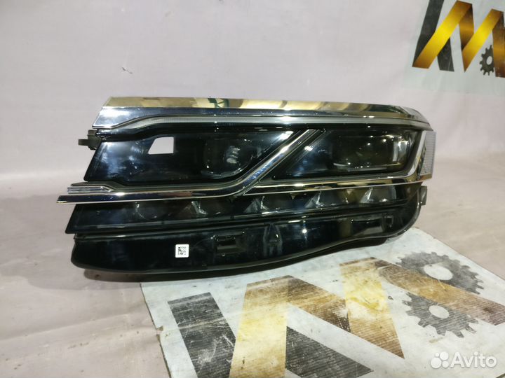 Фольцваген Туарег 2018- Фара левая