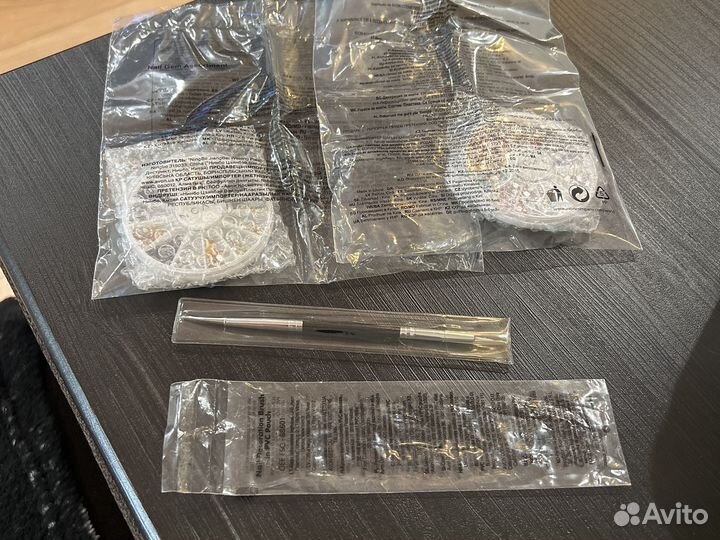 Стразы для маникюра, дизайна ногтей и кисть