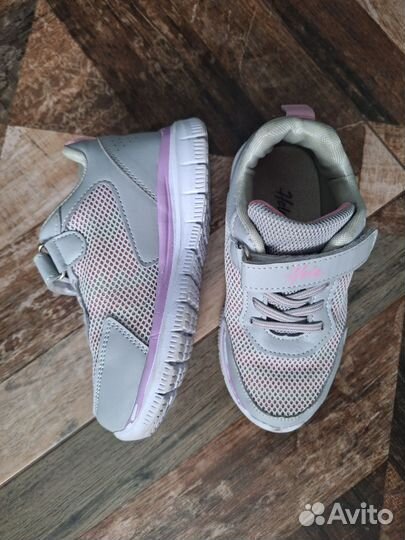 Кроссовки для девочки 28 размер
