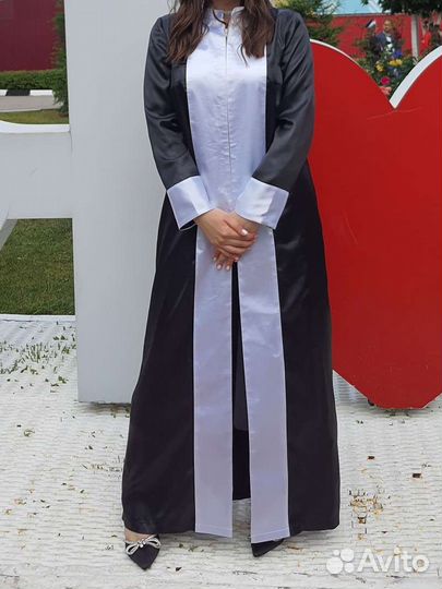 Мантия и шапочка выпускника медицинского вуза