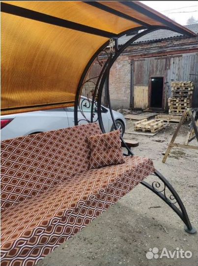 Кованная садовая качель 